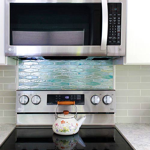 Photograph of a kitchen in Niantic, Connecticut.